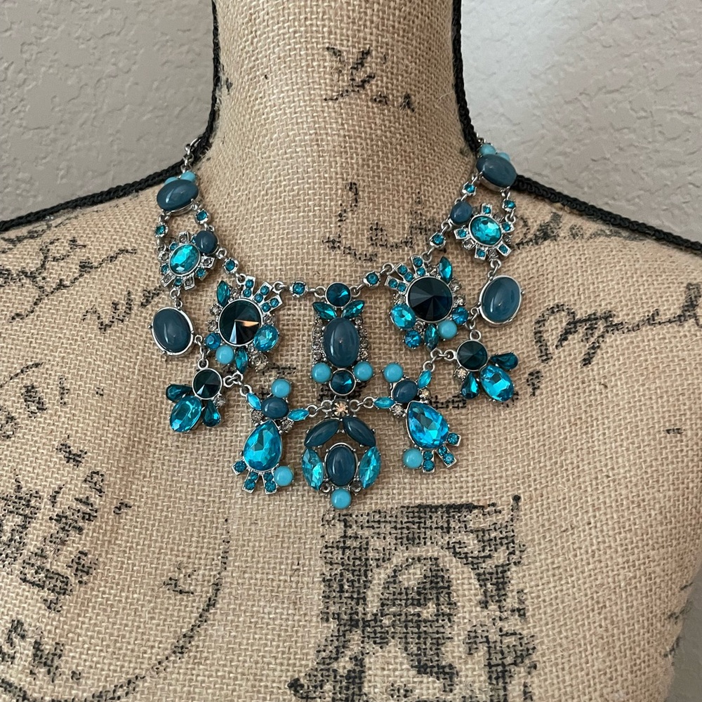 Beautiful necklace. Nonsmoking home